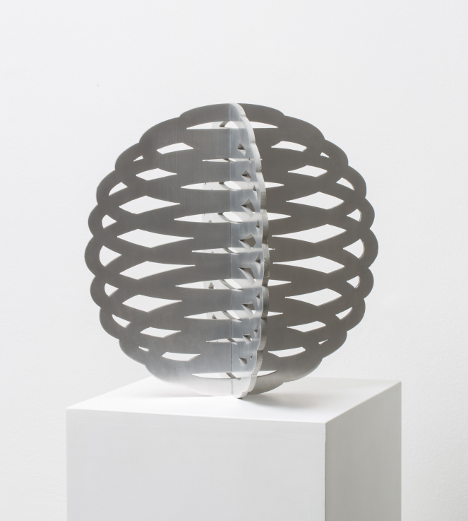 Fodor János: Rottoria, alumínium, 35 x 35 x 35 cm, 2016  A művész és a Kisterem jóvoltából János Fodor: Rottoria, aluminium, 35 x 35 x 35 cm, 2016  Courtesy of the artist and Kisterem