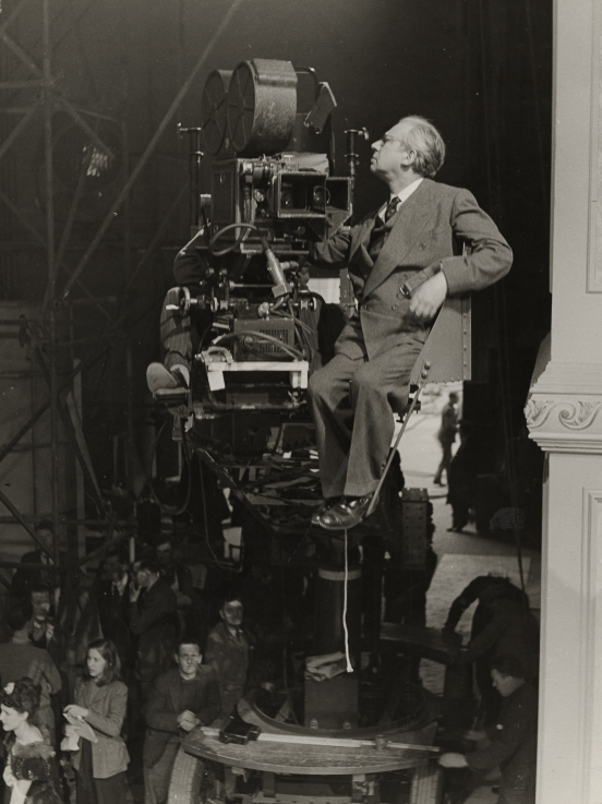 Korda Sándor (Sir Alexander Korda), werkfotó 1950 körül. ©NFI | Sándor Korda (Sir Alexander Korda), making-of photo around 1950. ©NFI