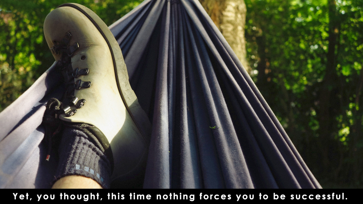 KASZÁS Tamás: Eszképista történet (Erdei iskola), digitális videóvetítés hanggal, 12’54”, 2016–2018 | Tamás KASZÁS: An Escapist Story (Forest School), digital slideshow with sound, 12’54”, 2016–2018