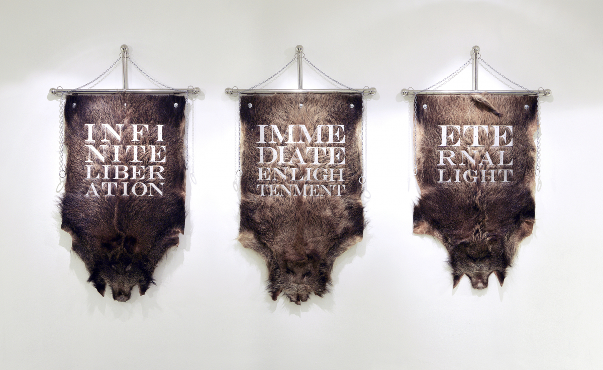 GERHES Gábor: Infinite Liberation, Immediate Enlightenment, Eternal Light, 2014 vaddisznóbőr, krómacél, vas / boar skin, chrome steel, iron, 3 db/pcs, egyenként 130 × 90 cm / each Irokéz Gyűjtemény / Irokéz Collection, Fotó / Photo: SURÁNYI Miklós