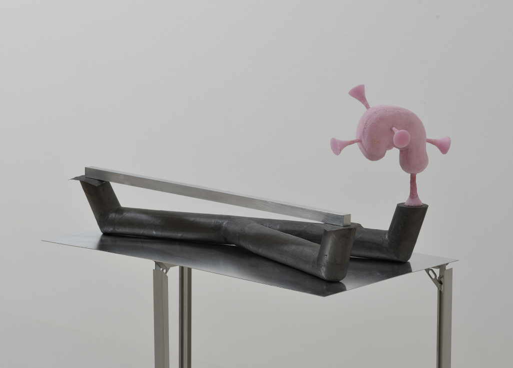 NAGY Imre: plur.sing., 2016 alumÍnIum, grafitpapír, sztiropor / aluminium, graphite paper, styropor; 96x50,5x28,5 cm Vásárlás a Nemzeti Kulturális Alap hozzájárulásával / Purchased with assistance from the National Cultural Fund, 2020