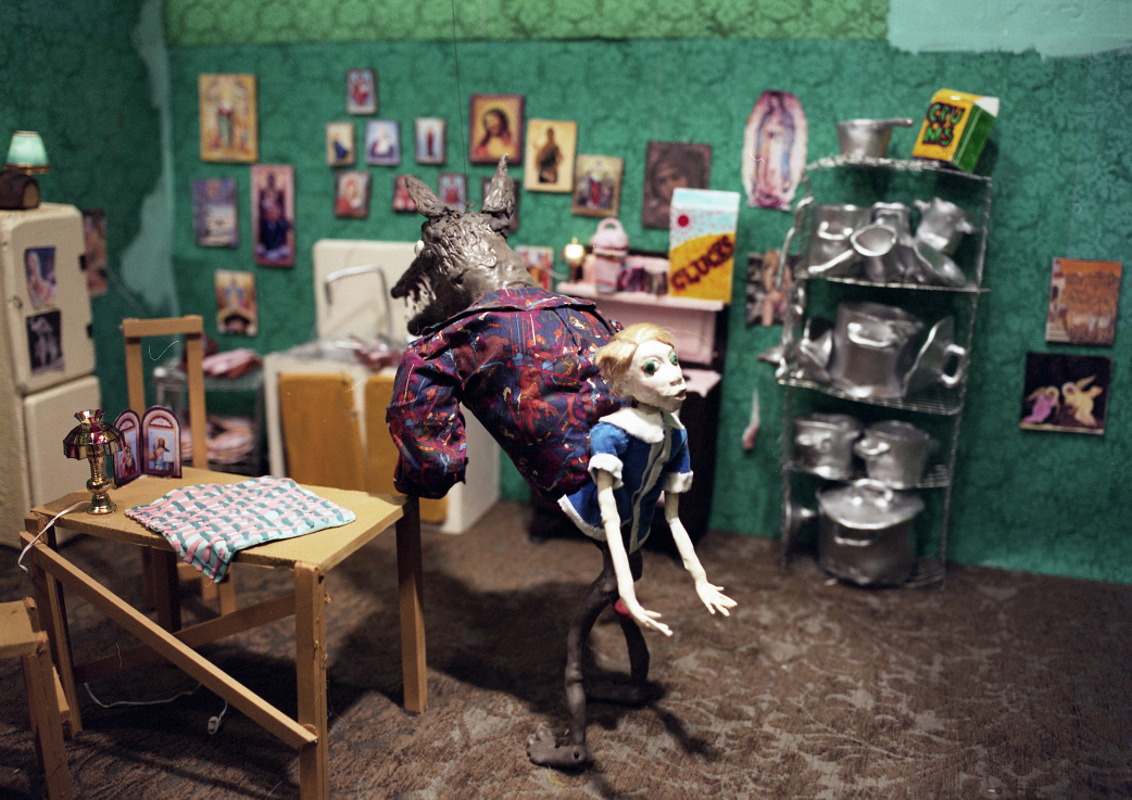 Nathalie DJURBERG &amp; Hans BERG: Nem ketten vagyunk, egyek vagyunk / We are not two, We are one, 2008; videórészlet / film still  A művészek és a Gió Marconi, Milan jóvoltából. Kölcsönzés a Julia Stoschek Foundationtől, Berlin/Düsseldorf / Courtesy of the artists and Gió Marconi, Milan. On loan from Julia Stoschek Foundation, Berlin/Düsseldorf