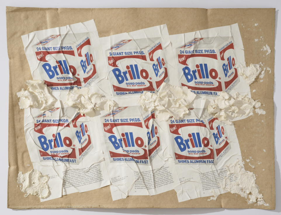 Lengyel András: Andy Warhol recycled, 1998-99, merített papír, papírmassza, (Andy Warhol katalógusok újrahasznosítva), magántulajdon, © Rosta József