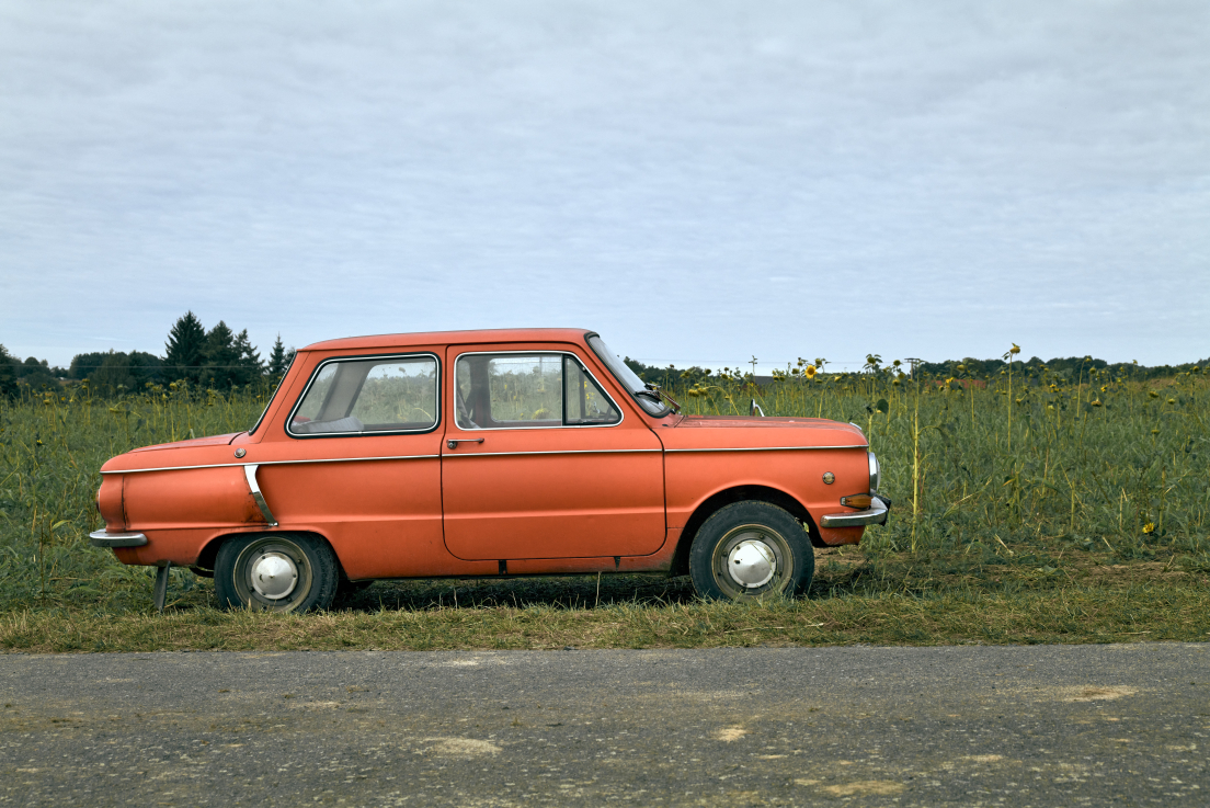 Till Brönner: Narancsszínű autó, Cseh Köztársaság | Orange Car, Czech Republic, 2023; A művész jóvoltából | Courtesy of the artist