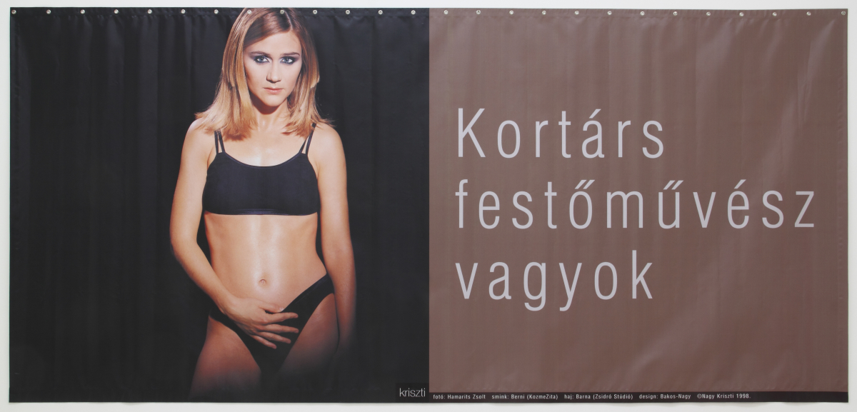 Nagy Kriszta: Kortárs festőművész vagyok / I am a Contemporary Painter, 1998  számítógépes nyomat, PVC molinó / print on PVC banner; 198 x 125,5 cm Fotó: Ludwig Múzeum – Kortárs Művészeti Múzeum © Rosta József