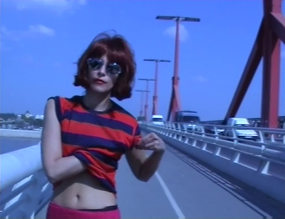 Németh Hajnal: Striptease or Not? (részlet a videóból / detail from the video), 2001 videó, loop / video, loop; 3”