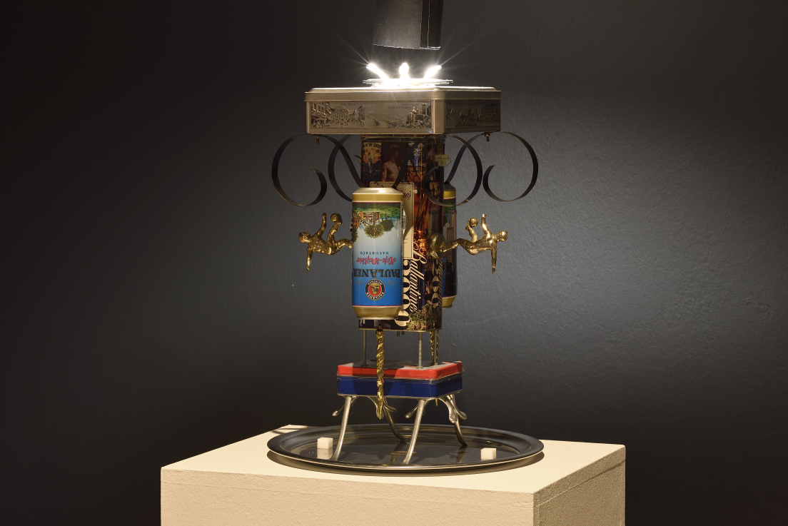 BORI Bálint: Félidő, 2001, fém, műanyag, gumi, napelem, kockacukor