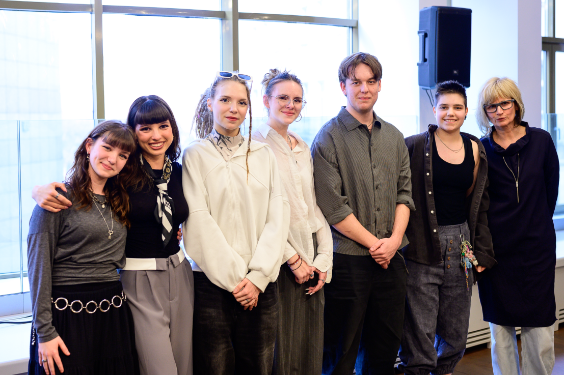 A nyertes csapat, a Jelhangok.  Fotó: SZABÓ Zsófia © Ludwig Múzeum – Kortárs Művészeti Múzeum