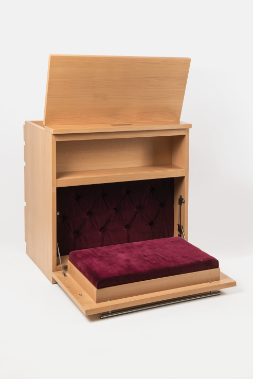 Ilona Németh: MALM-IN. 2008, bútorlap, alumínium, kárpit / furniture panel, aluminium, upholstery, 80 × 75 × 48 cm, együttműködés / cooperation: Marián Ravasz ©Art Fond Collection