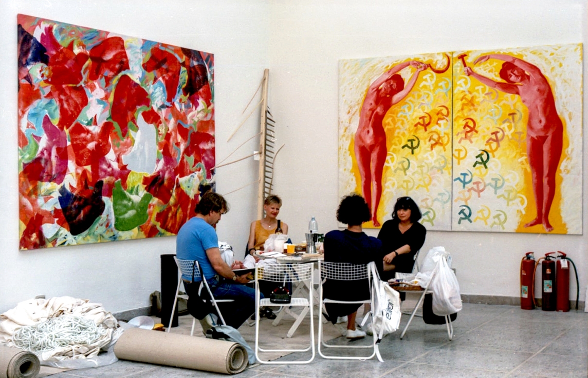 Pinczehelyi Sándor, Borbás Klára ás Néray Katalin a Velencei Biennále Magyar Pavilonjában, 1988  Fotó © Tóth Ferenc
