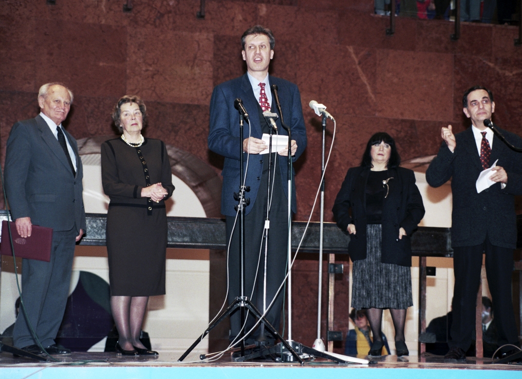 A Kortárs Művészeti Múzeum megnyitója, 1996. december 14. (Göncz Árpád, Irene Ludwig, Magyar Bálint, Néray Katalin és a tolmács)  Fotó © Rosta József