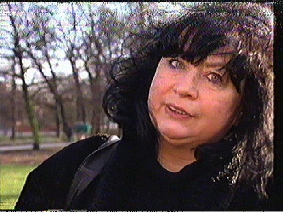 Néray Katalin a Manifesta 1 bemutatkozó videójában (részlet), 1996