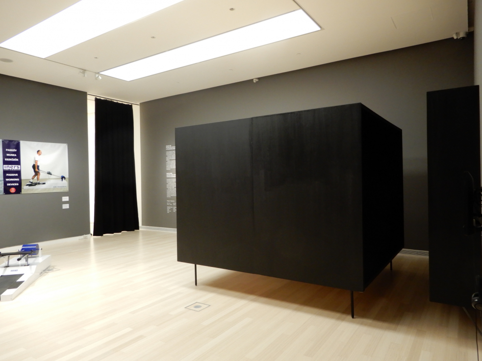 Andreas Fogarasi: Arbeiter verlassen das Kulturhaus, 2006