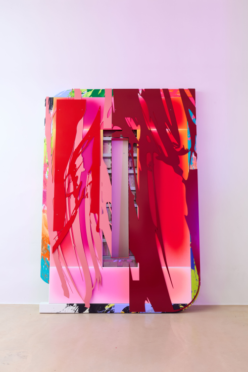 Nemes Márton: Eclipse 12, 2024 | munkafázis | P5 LED fal, lézervágott rozsdamentes acéllap, hegesztett és porszórt acél, autófesték, akril, vászon, fa | 325×225 cm Fotó: Biró Dávid