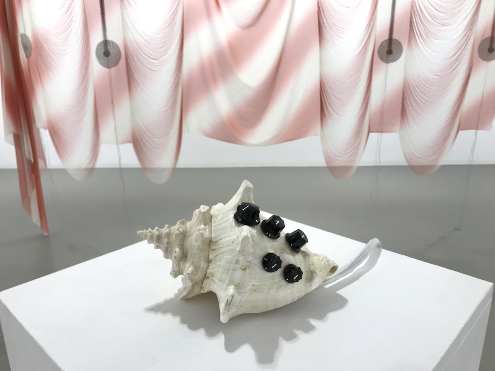 EJTECH  (KÁRPÁTI  Judit  Eszter  &amp;  Esteban  DE  LA  TORRE)                                                                            Of Matter In Waves (Az anyag hullámhossza), 2022 (részlet | detail)   multicsatornás textil hangrendszer, egyedi elektronika; változó méret | multichannel textile sound system, custom electronics; variable dimensions    A művészek jóvoltából | Courtesy of the artists   Fotó | Photo: EJTECH